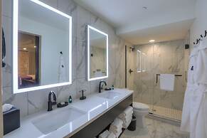 Studio 154 Luxury Hotel