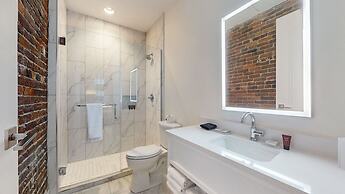 Studio 154 Luxury Hotel