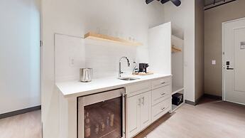 Studio 154 Luxury Hotel