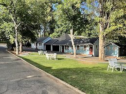 Piety Hill Cottages