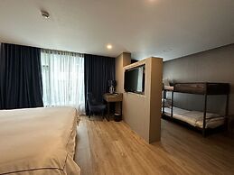 GLOW Sukhumvit 5 by Centropolis