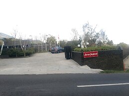 Villa Jaran Jingkrak - Hostel