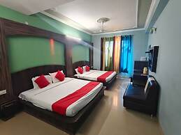 Hotel KS International (50 meters from Railway Station)