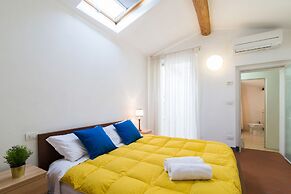 Della Scala Modern Apartment