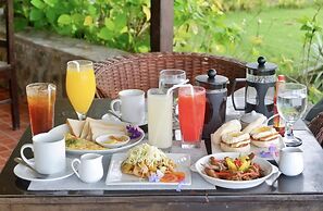 Puesta del Sol Beach Bungalows