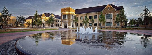 Tulsa Club Hotel, Curio Collection by Hilton