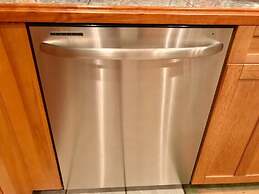 Craftsman Cabin, Granite, Stainless Steel, Holiday Home 3