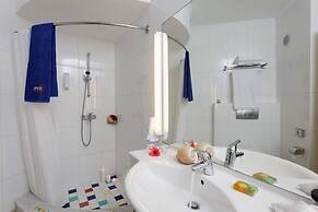 Anissa Beach & Village