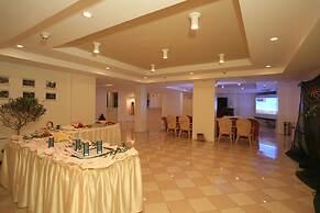 Anissa Beach & Village