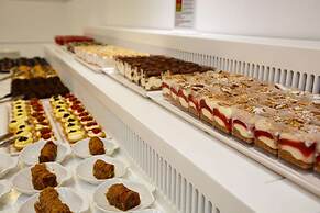 Anissa Beach & Village