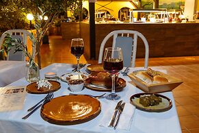 Anissa Beach & Village