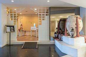 Anissa Beach & Village