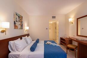 Anissa Beach & Village