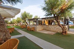 Anissa Beach & Village