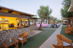 Anissa Beach & Village