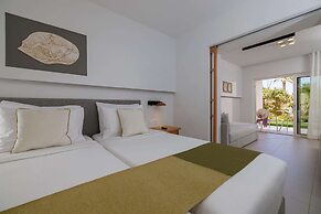 Anissa Beach & Village