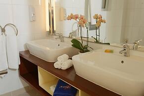 Anissa Beach & Village