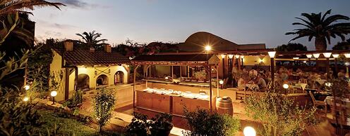 Anissa Beach & Village