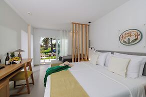 Anissa Beach & Village