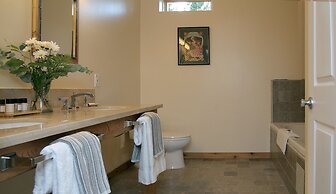 Courtwood Inn
