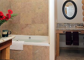 Courtwood Inn
