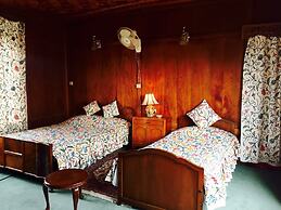 Akbar Group Of Heritage Houseboats