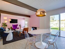 Bubble Gum Modern Holiday home 3