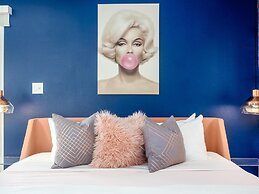 Bubble Gum Modern Holiday home 3