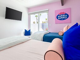 Bubble Gum Modern Holiday home 3