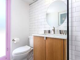 Bubble Gum Modern Holiday home 3