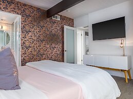 Bubble Gum Modern Holiday home 3