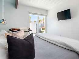 Bubble Gum Modern Holiday home 3