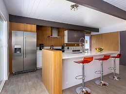 Bubble Gum Modern Holiday home 3