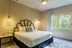 Condo Complex with an Alluring Pool & Tropical Vibes by Stella Rentals