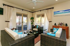 Condo Complex with an Alluring Pool & Tropical Vibes by Stella Rentals