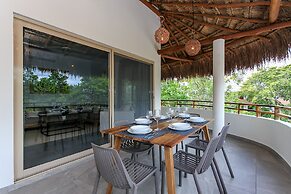 Condo Complex with an Alluring Pool & Tropical Vibes by Stella Rentals