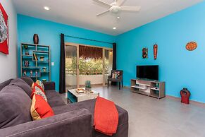 Condo Complex with an Alluring Pool & Tropical Vibes by Stella Rentals