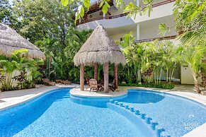 Condo Complex with an Alluring Pool & Tropical Vibes by Stella Rentals