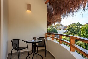 Condo Complex with an Alluring Pool & Tropical Vibes by Stella Rentals