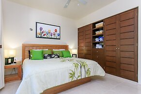 Condo Complex with an Alluring Pool & Tropical Vibes by Stella Rentals