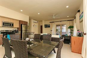 Condo Complex with an Alluring Pool & Tropical Vibes by Stella Rentals