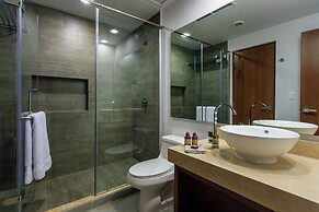 Condo Complex with an Alluring Pool & Tropical Vibes by Stella Rentals