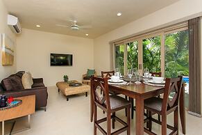 Condo Complex with an Alluring Pool & Tropical Vibes by Stella Rentals