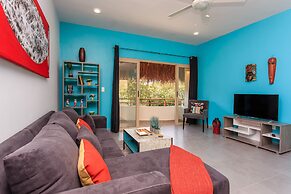 Condo Complex with an Alluring Pool & Tropical Vibes by Stella Rentals