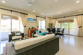 Condo Complex with an Alluring Pool & Tropical Vibes by Stella Rentals