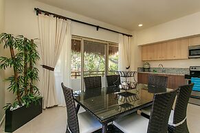 Condo Complex with an Alluring Pool & Tropical Vibes by Stella Rentals