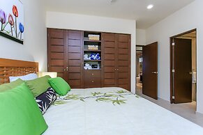 Condo Complex with an Alluring Pool & Tropical Vibes by Stella Rentals