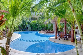 Condo Complex with an Alluring Pool & Tropical Vibes by Stella Rentals