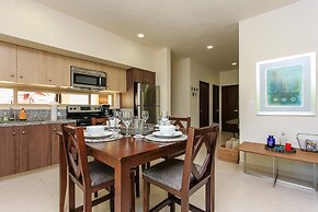 Condo Complex with an Alluring Pool & Tropical Vibes by Stella Rentals