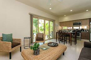 Condo Complex with an Alluring Pool & Tropical Vibes by Stella Rentals